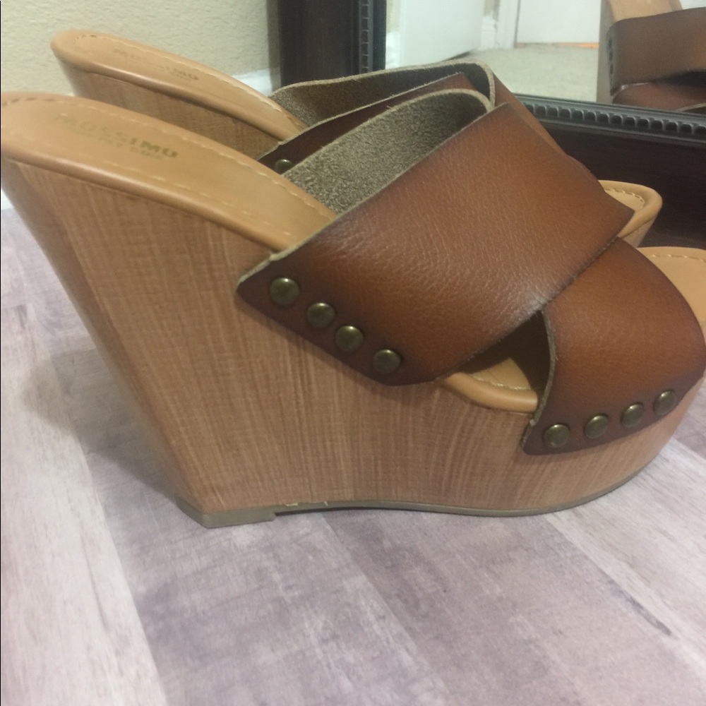 MAKE ANY OFFER! Wedge slip on sandal/heels